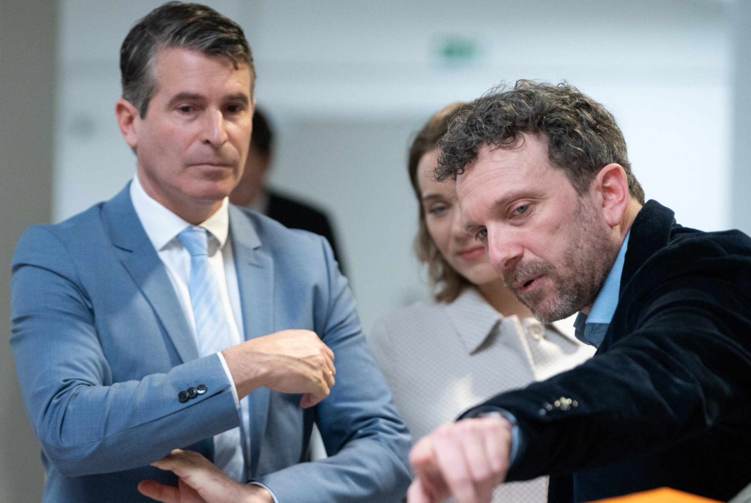 Fassaden-Photovoltaik Installation mit T.Werk URANOS System