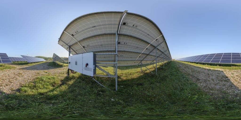 Solar park inverter and mounts (Symbolbild: Fronius Gen24 Wechselrichter)