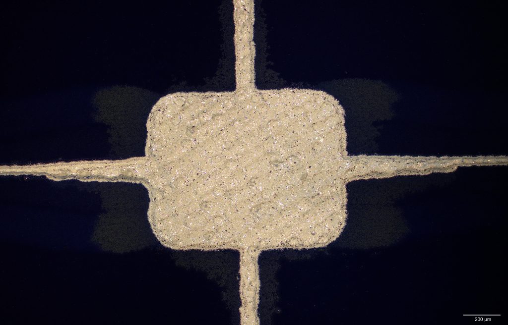 Microscope image of screen printed heterojunction solar cell solder pad (Symbolbild: SMA Solar)