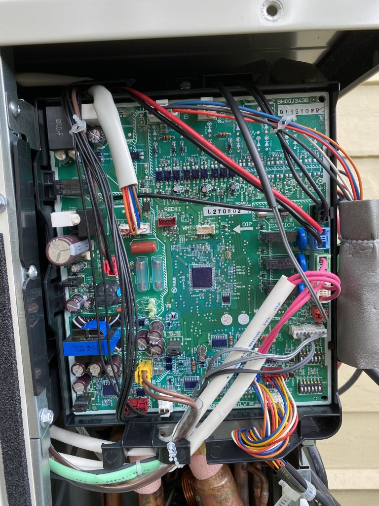 Mitsubishi Heat Pump circuit board.agr (Symbolbild: Wärmepumpe PV kombinieren)