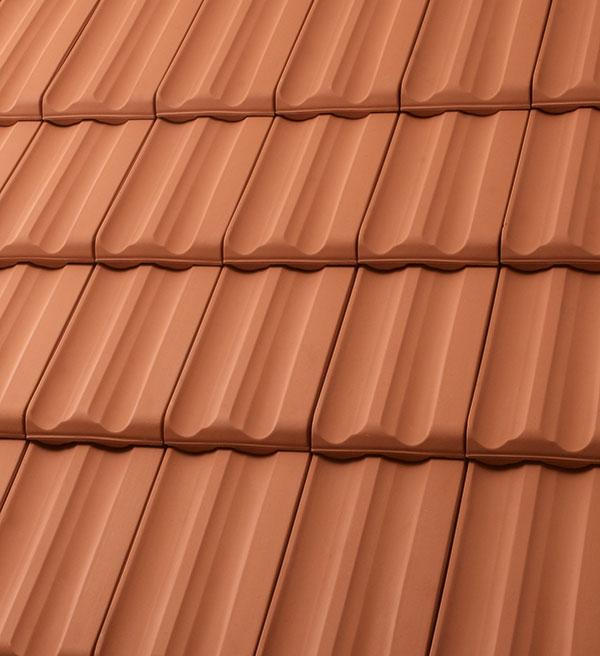 Röben Elsass Doppelmuldenziegel auf dem Dach – Produktansicht