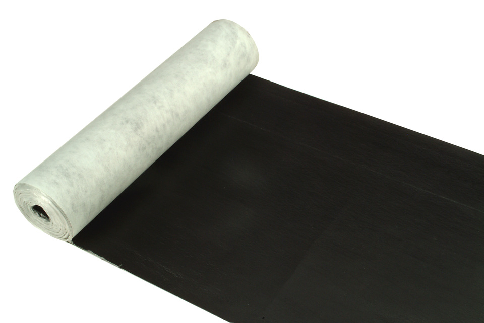 BauderFLEX TA 600 Trenn- und Ausgleichslage, teilweise ausgerollte Rolle mit Folienober- und Vliesunterseite