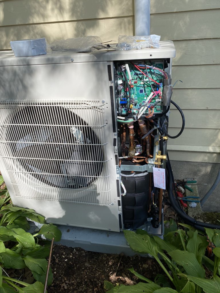 Mitsubishi Heat pump innards.agr (Symbolbild: Wärmepumpe Altbau Heizkörper)